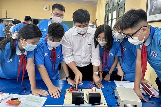 Trường dừng tự chủ, trò nghèo có cơ hội